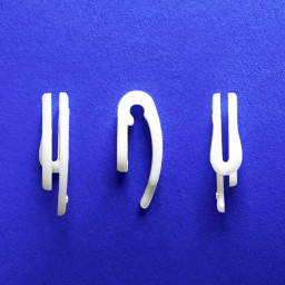 Крючок-улитка двойной белый  FORKED-CURTAIN HOOK KP100